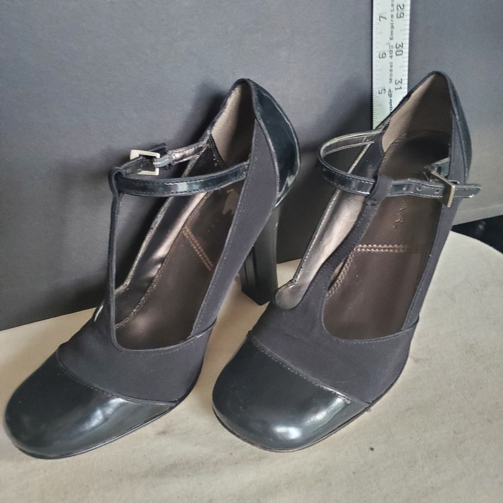 Tahari Katrina T Strap heels